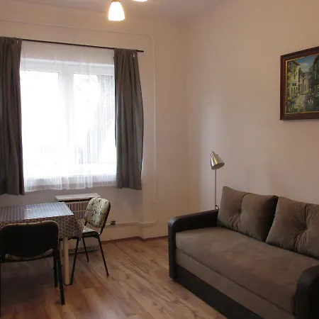 Lizy Apartman *